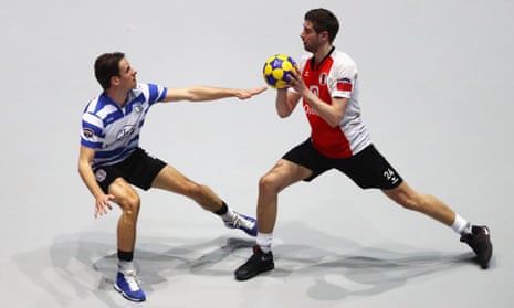 How to Play Korfball Step by Step